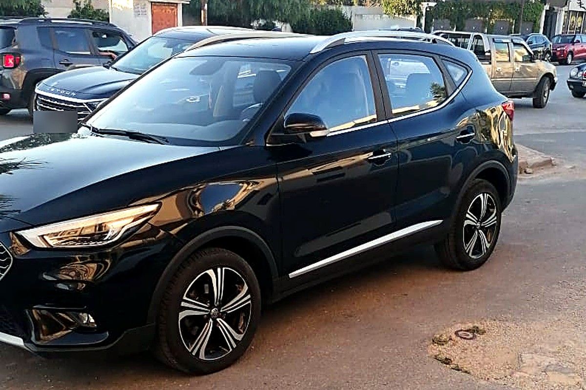 MG ZS noire